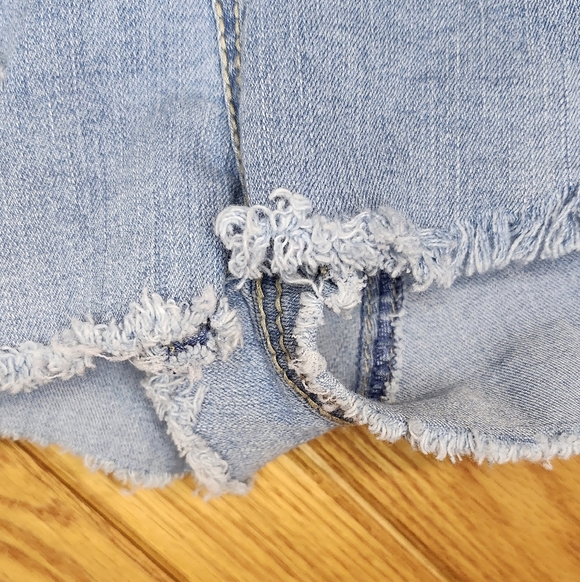 No Boundaries Frayed And Ripped Light Wash Blue Denim Sequin Shorts Size 15 - Picture 5 of 10